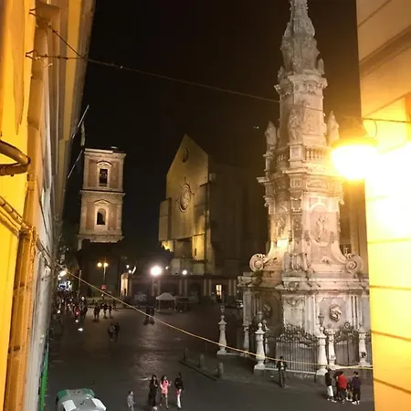 La Casa Su Spaccanapoli Гостевой дом